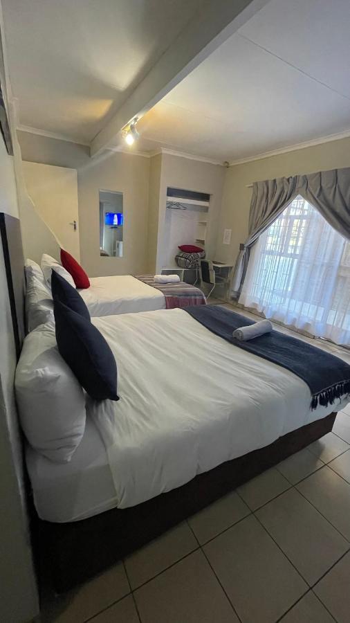 Host Hub Guest House Kempton Park Exterior foto